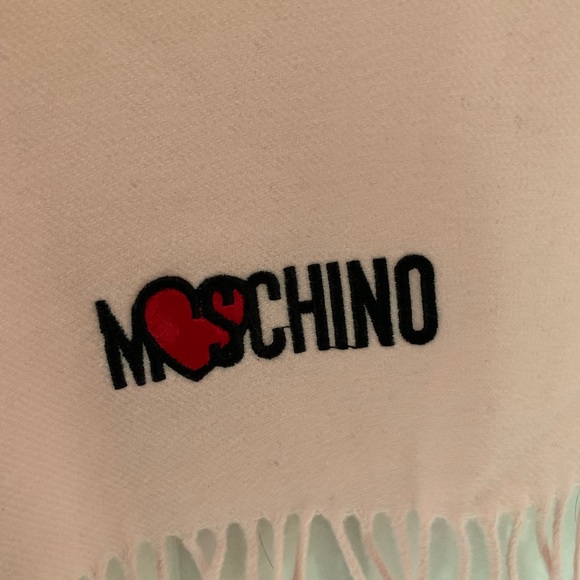 🤞Potential Restock🤞❤️5 ⭐️ ❤️Moschino Heart Scarf - Picture 5 of 6